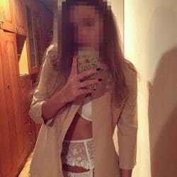 Konutta Görüşen Escort Kadın Bade