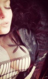 Bakırköy tombul escort Dilruba kendini beğendiriyor